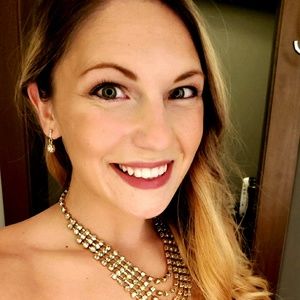 Meet your Posher, Claire